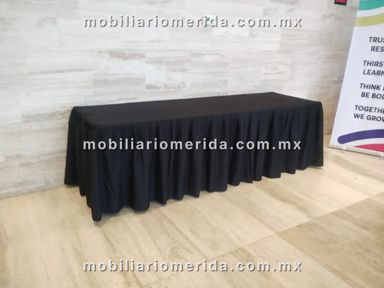 Renta de mesas y manteles para expos: Mesa rectangular con 10 sillas plegables, Manteles en Mérida