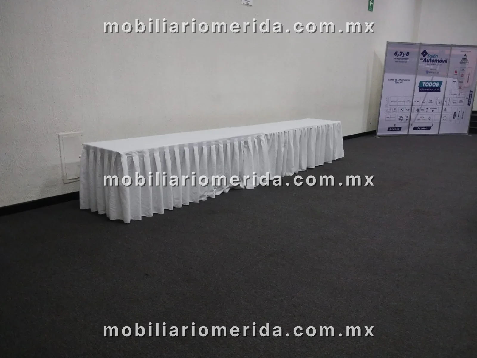 Renta de mesa para expo en siglo XXI: Mesa rectangular con 10 sillas plegables, Manteles en Mérida