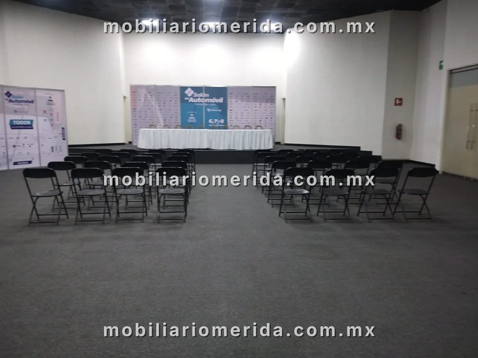 Renta de sillas plegables y tarima elevada para evento, Tarima de piso y elevada en Mérida