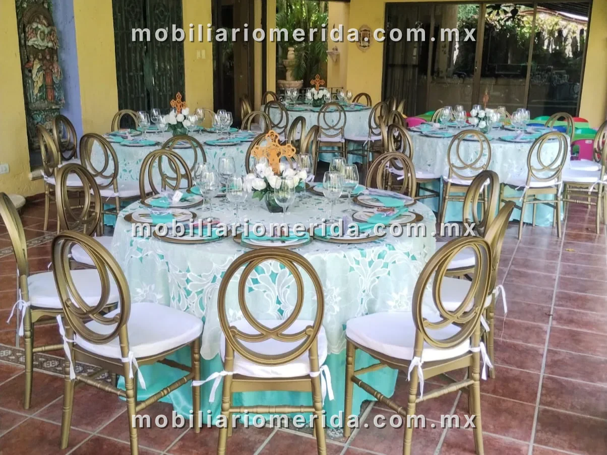 Renta de mesa redonda con manteles, vajilla y cristaleria y sillas versalles, Mobiliario para bodas en Mérida