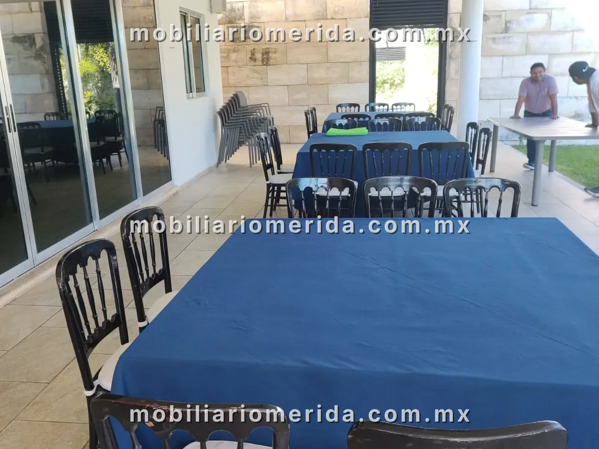 renta de mesas y manteles: Mesa rectangular con 10 sillas plegables, Sillas Tiffany en Mérida